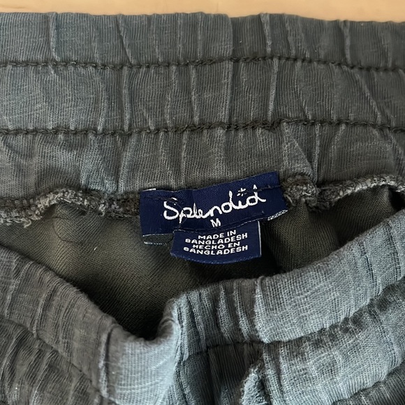 Splendid camo joggers- women medium - Picture 2 of 3